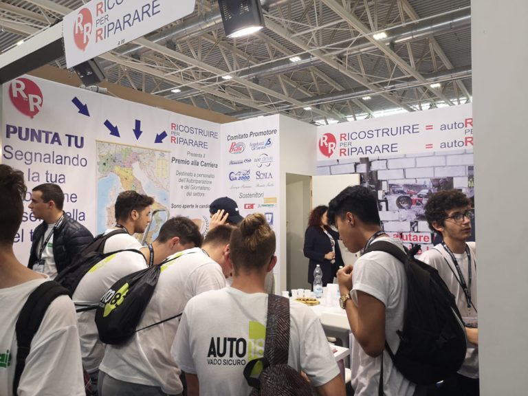 Stand Ricostruire per Riparare Autopromotec 2019